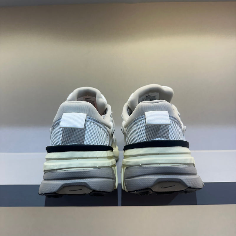 V2K Run Summit White Metallic Silver (Pronta Entrega)