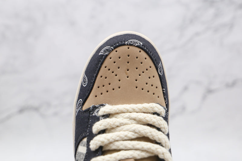 SB Dunk Low Travis Scott