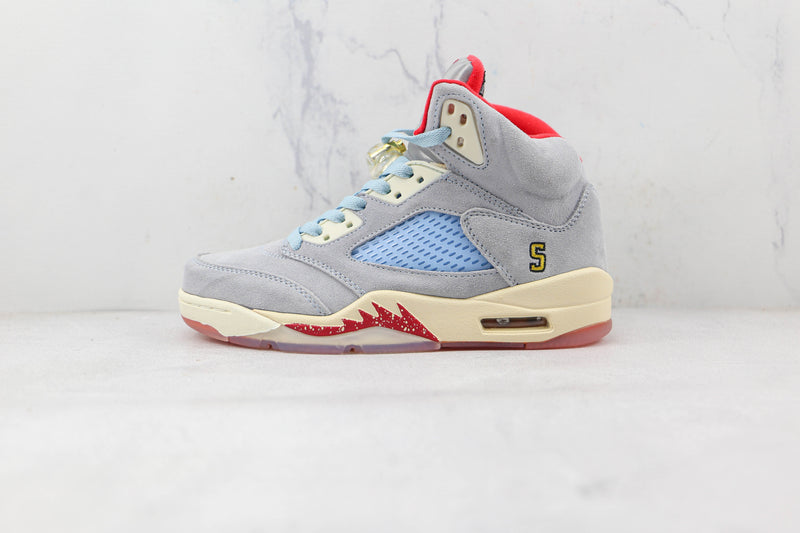5 Retro Trophy Room Ice Blue