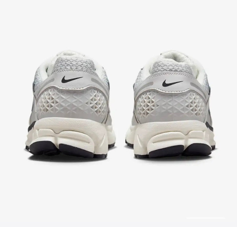 Zoom Vomero 5 Photon Dust Metallic Silver