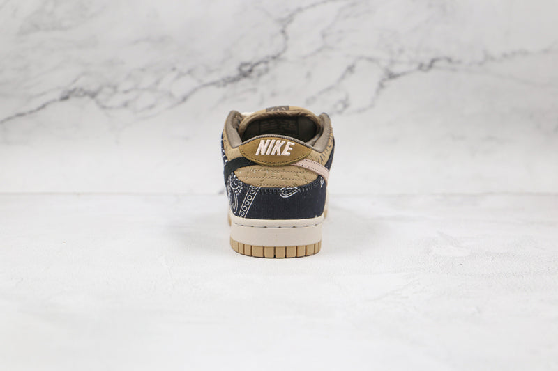 SB Dunk Low Travis Scott