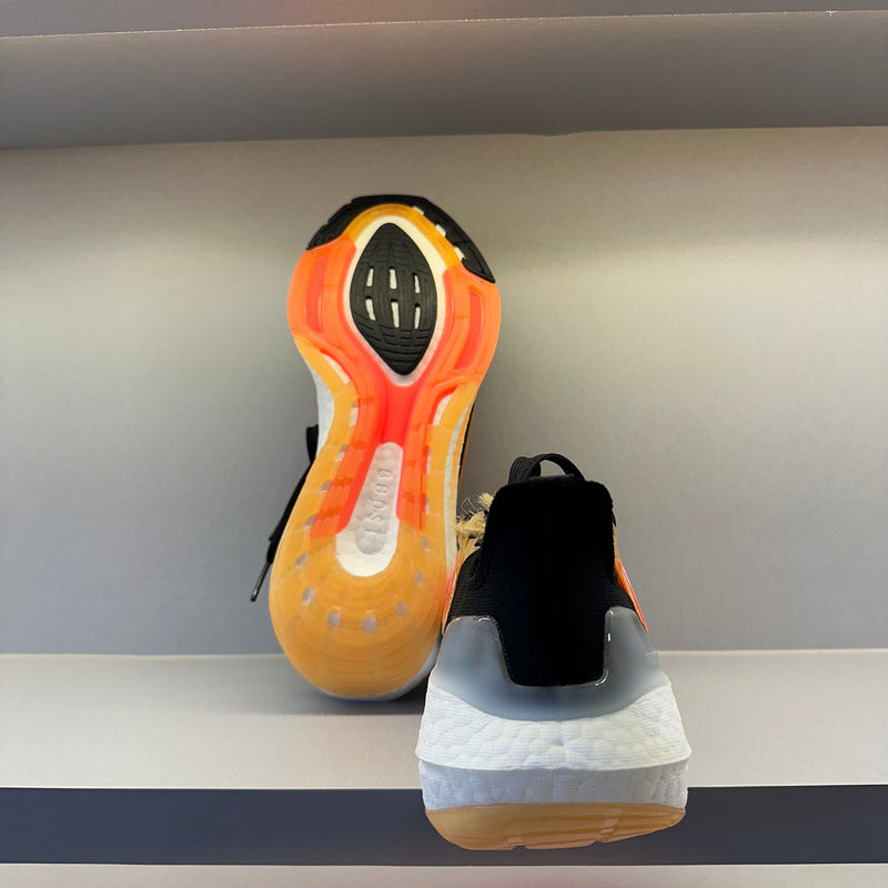 Ultraboost 22 Black Turbo Flash Orange (Pronta Entrega)
