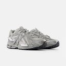 Balance 1906A Concrete Silver Metallic