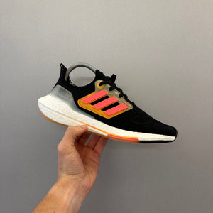 Ultraboost 22 Black Turbo Flash Orange (Pronta Entrega)