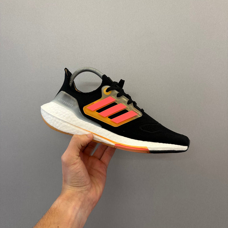 Ultraboost 22 Black Turbo Flash Orange (Pronta Entrega)