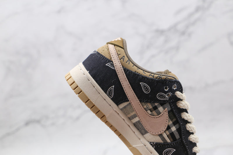 SB Dunk Low Travis Scott
