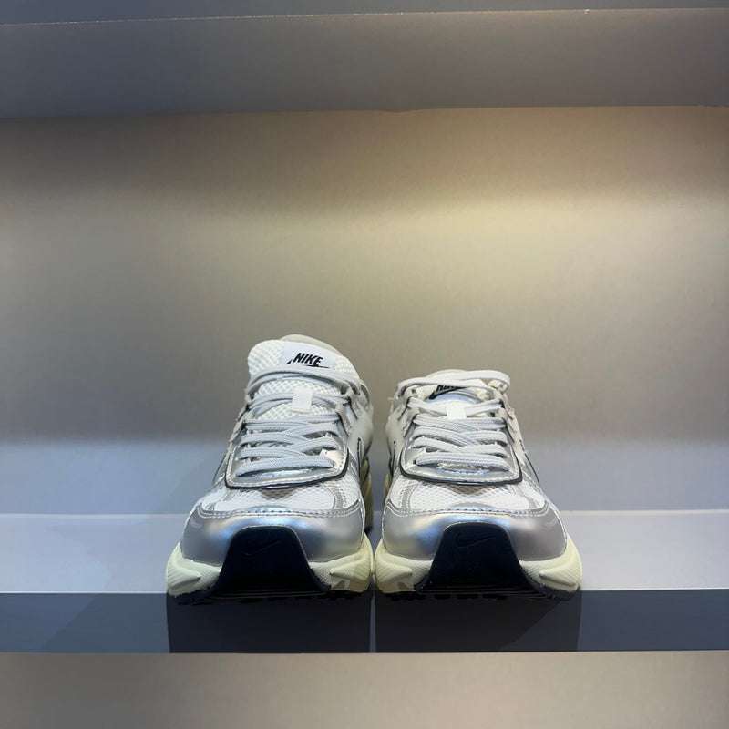 V2K Run Summit White Metallic Silver (Pronta Entrega)