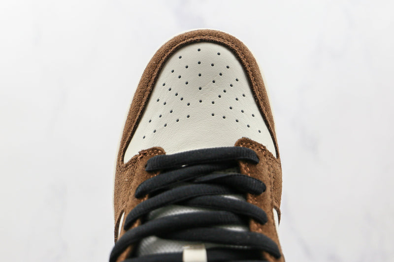 SB Dunk Low White Black Trail End Brown
