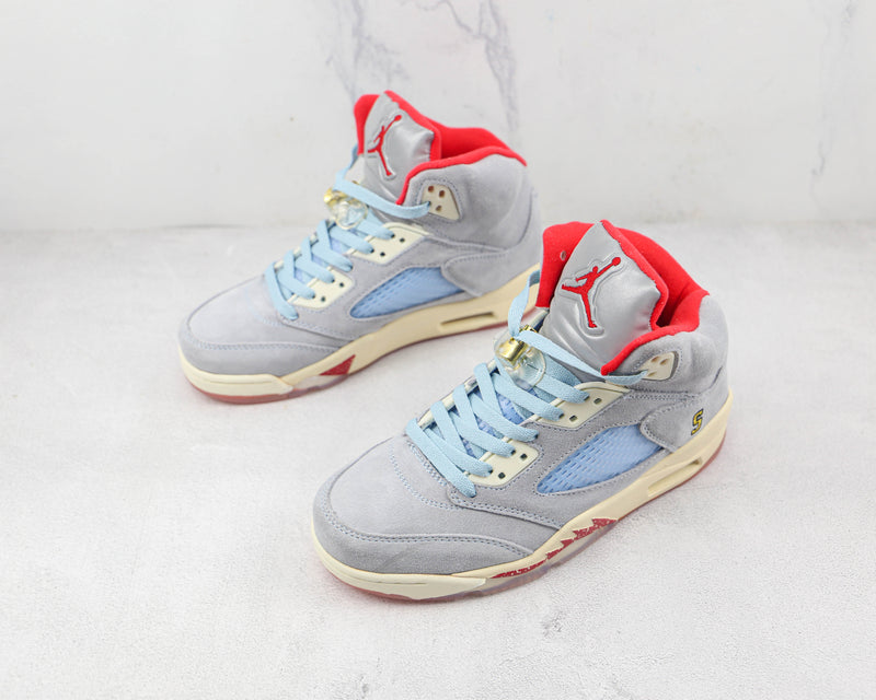 5 Retro Trophy Room Ice Blue