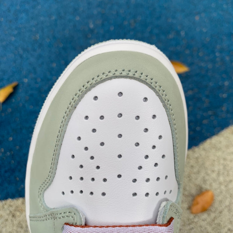 1 Retro High OG Seafoam